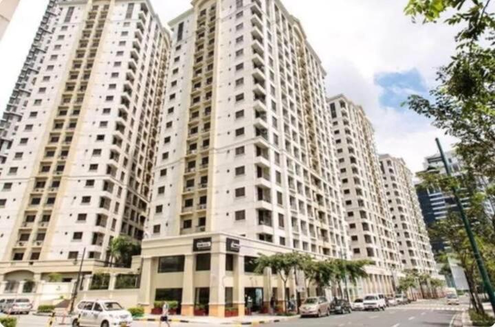 Spacious 1 Bedroom Unit Forbeswood Heights Тагуиг Екстериор снимка